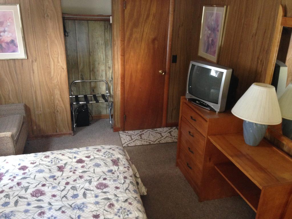 Amber Lantern Motel 레이크 헤오르헤 객실 사진