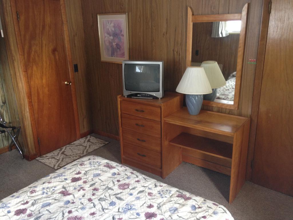 Amber Lantern Motel 레이크 헤오르헤 객실 사진